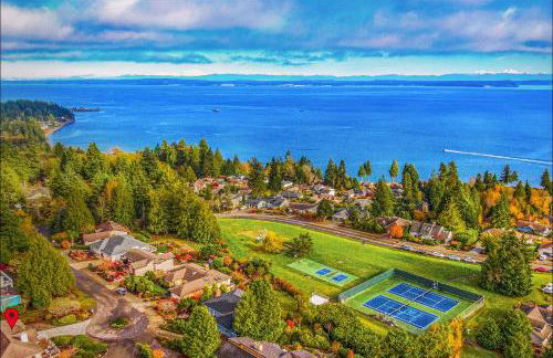 Spacious 3BR3BA with Spectacular Water Views - Foto 2