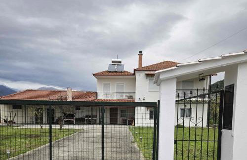 Paikos Townhouse, Hot Springs - Photo 1