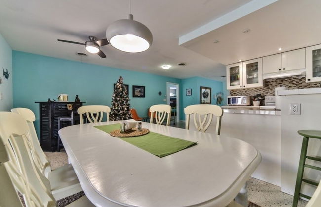 Amazing Pet Friendly 3 Bed House - Heated Pool 3 Bedroom Home by RedAwning - Foto 17