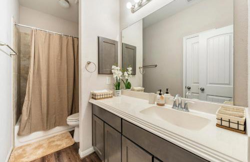 Arbor Suite Cypress 2BR with Suburban comforts! - Foto 9