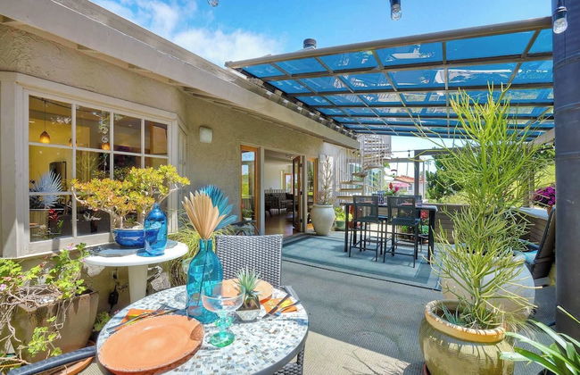 Serene Coastal Home Sleeps 8 1 Mile From Beach! - Foto 1