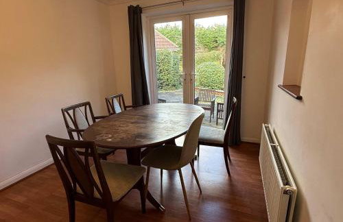 Large 4 Bed with Parking - Foto 7