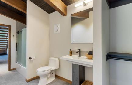 Newly Built • Sauna • Hot Tub • Cold Punge Lazy River Glamp-House by AvantStay - Foto 60