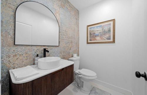 Entire Private Home with 2 Bedrooms 1 Bathroom, Grand View, King Bed, Spacious, Parking, Available Now - Foto 25