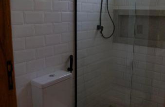 Refúgio na Lapinha com dois chalés, ideais para casal, família ou pequeno grupo de amigos, com acesso privativo à lagoa, caiaques e quadra de beach tennis - Foto 26