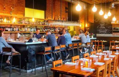 Pool Table WALK to Downtown Bars and Farmers Market - Foto 48