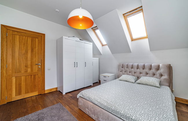 Luxurious Amber Villa With Private Pool and Garden Views - Photo 6