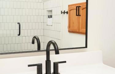 Private Chalet with Fire Pit Deck and Large Yard - Foto 26