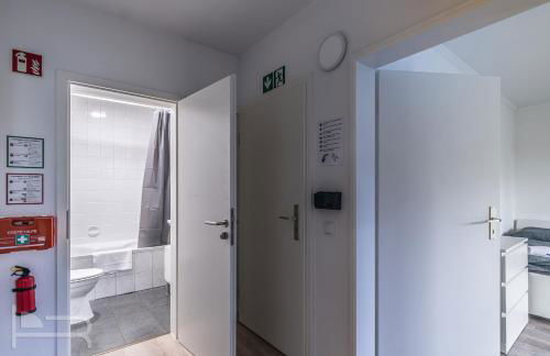 Voll ausgestattete Apartments mit Einzelbetten - Küche - WLAN - PKW-Parkplatz - Foto 57