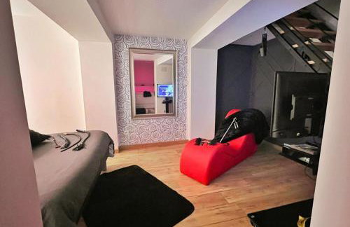 Dark Room Perpignan aux 50 nuances Jacuzzi Privé - Foto 10