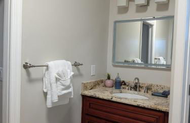 3br,3ba home near Downtown and Airport, Walk to the Stadium - Foto 18