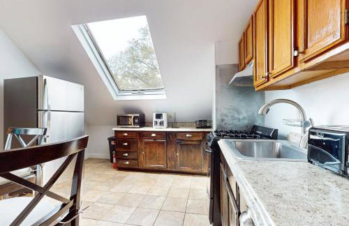 3 Mi to Franklin Park Zoo! Bright Residential Stay - Foto 13