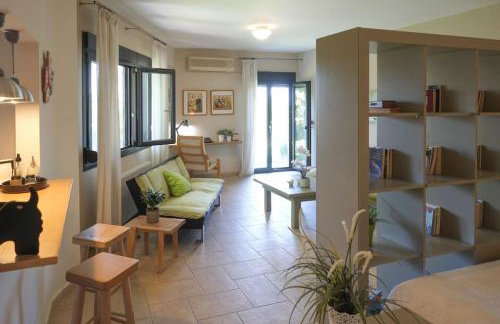 Apartment with garden in Thessaloniki. - Photo 24