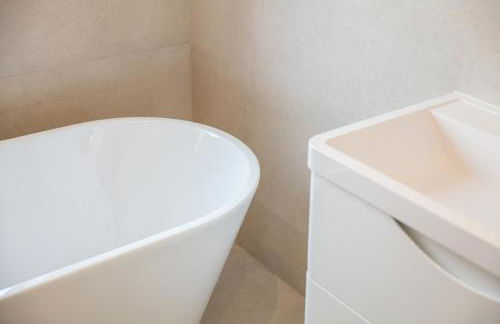 Luxury 4BDR House By Torr Property Group Short Lets & Serviced Accommodation With Free Gated Secure Parking & Private Patio Garden Liverpool - Foto 48