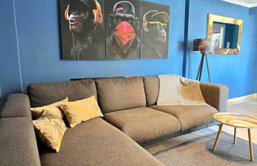 8 min walk to the beach & 10 min walk to Convention Centre ! - Photo 1