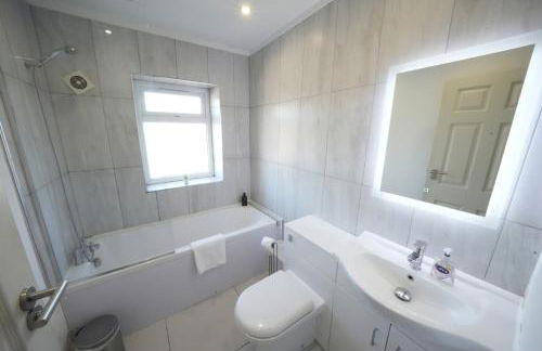 HEATHROW AIRPORT apartments-FREE parking-Free underground to and from Heathrow-30 min central London - Foto 41