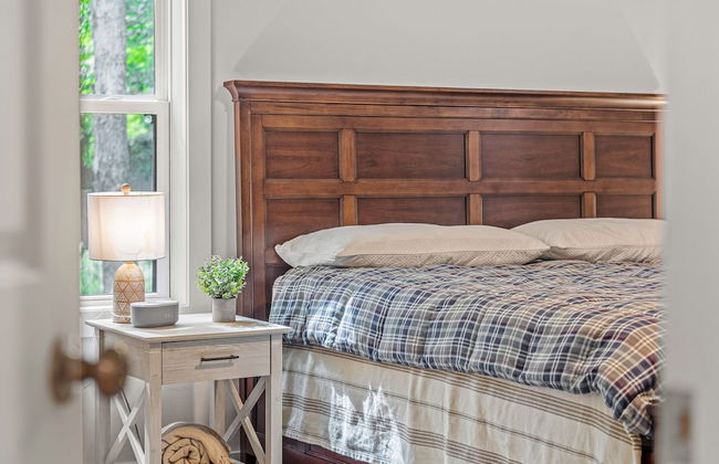 Happy Trails Chalet by Avantstay Sauna Deck Private Community Beach Access - Photo 31