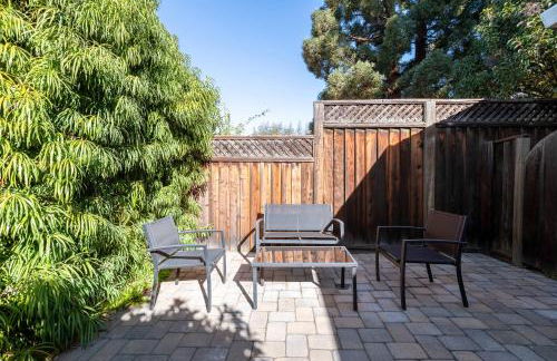 Bright Quiet Comfy 1BR Cottage in Mountain View - Photo 13