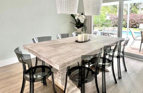 Spacious 4BR/3BA pool home, stylishly decorated - Foto 16