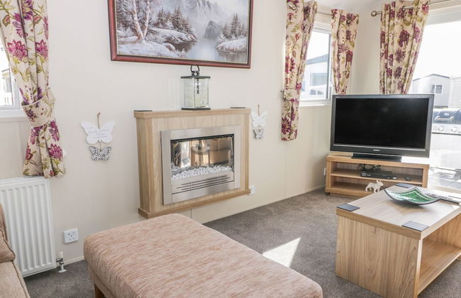 Superb Detached Lodge Located on Skipsea Sands - Photo 9