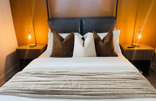 Luxurious Hidden Gem - Downtown Access - Balcony - Foto 13