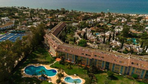 Coastal apartment, with swimming pools and close to the beach, in the tourist Bahia de Marbella - Photo 3