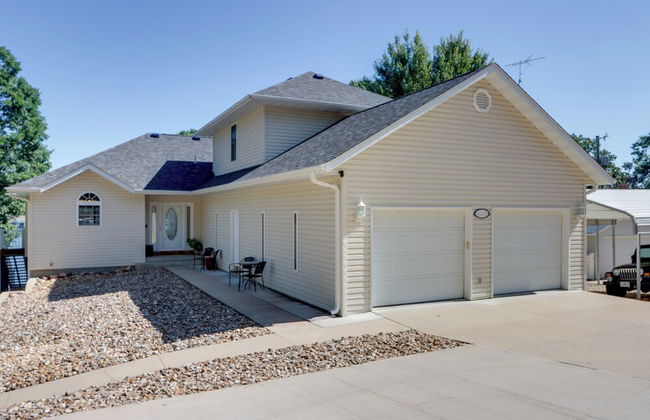 Lakeside Gravois Mills Home w/ Boat Slip + 4 Decks - Foto 29