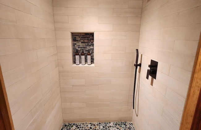 Lakefront Haven by Avantstay Minutes to Ski Resorts Private Dock Boat - Photo 30