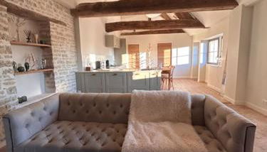 Au 8 à Meursault, Magnifique maison Bourguignonne au pied des vignes, jardin, places de parking privée - Foto 3