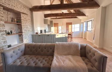 Au 8 à Meursault, Magnifique maison Bourguignonne au pied des vignes, jardin, places de parking privée - Foto 3