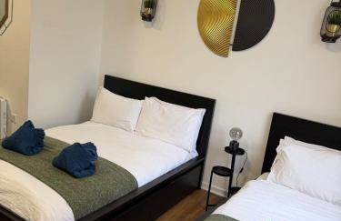 City-Centre Studio · Self-Contained · Sleeps 3 - Foto 7