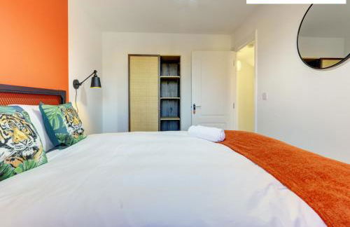 LARGE 4 Bedroom Semi-Detached House Sleeps 7 By Klarok Short Lets & Serviced Accommodation - Foto 30