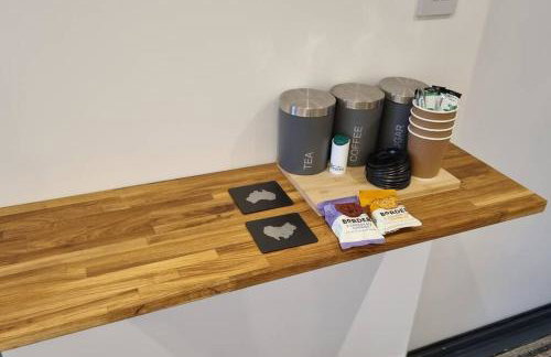 Sittingbourne 1 bed self-contained annex, with parking - Photo 17