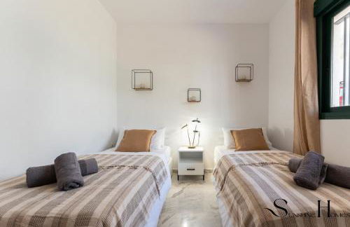 Elegant 2 Bed 2 Bath Apartment, Pool, Views, Parking - Foto 21