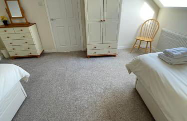 Self Catering house with lovely sea views, 44 Back - Photo 12