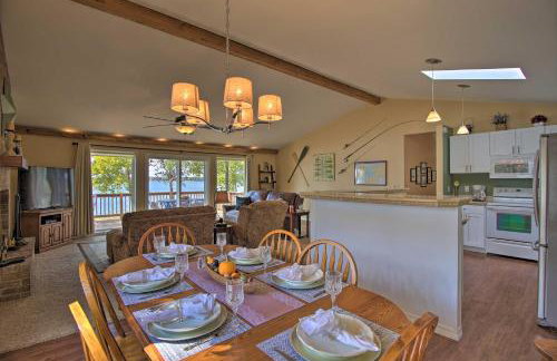 Lakefront Home with Shared Boat Ramp in Grove! - Foto 6