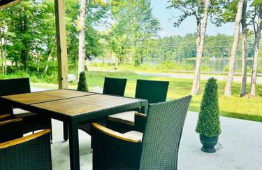 Luxe Modern Lakefront Oasis - Hot Tub, Sunset Views, Pet & Family Friendly! Close to UMF! - Foto 58