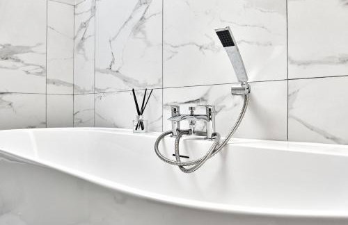 Exclusive Offers l Last-Minute Stay l Sleeps Up to 6 l Conveniently located near town Centre l restaurants l and local attractions l It offers easy access to the stunning Causeway Coast l Coleraine Hideout l WeStayBelfast - Foto 18