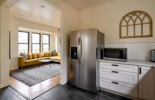 Stay Portland - Restored Farmhouse & Backyard Tiny House Village - Photo 18