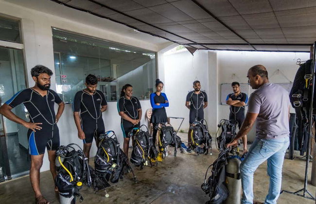 Batismo de mergulho em Hikkaduwa - Foto 4