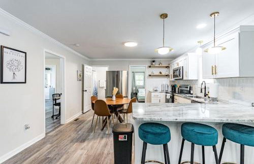 Renovated house close to Dtown Durham w king bed - Photo 9