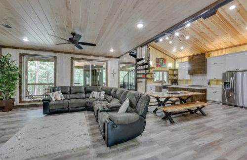 Playground and Pool Table Fun! Broken Bow Retreat - Foto 3