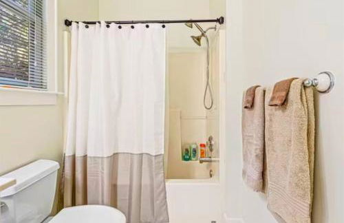 Riverfront Retreat: Sauna, Private Forest, 6 Falls - Foto 43