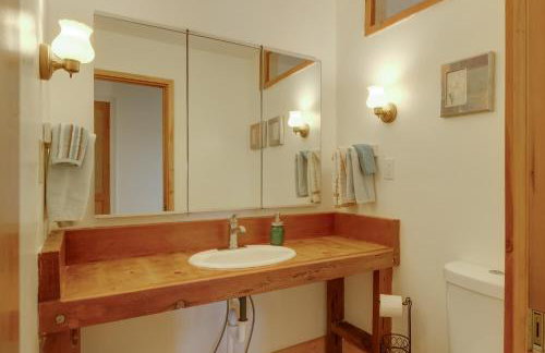Secluded Mountain Hideaway < 8 Miles to Bass Lake! - Foto 16