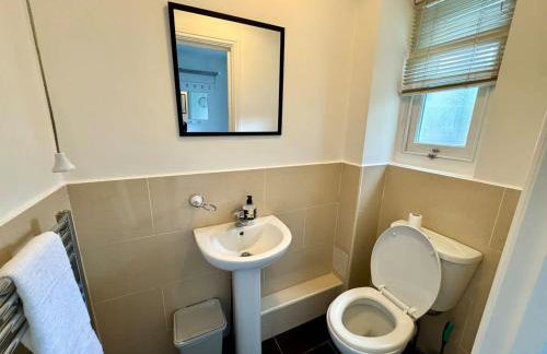 Spacious 3-Bed Home with Garden, Private Parking, Smart Tv's, Fast Wi-Fi - Foto 42