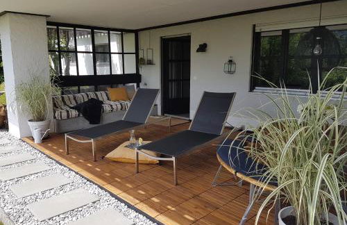 Exklusiver Souterrain - zentral, ruhig mit großer Terrasse, Bergblick und privaten Sauna zzgl - Photo 2