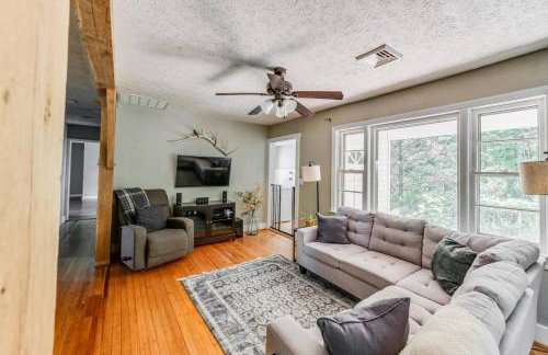 Redwing Farm Cottage - Mountain Views and Firepit! - Foto 26