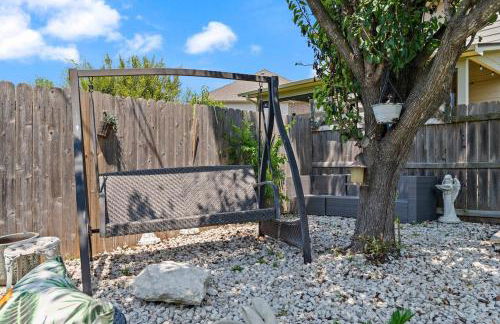 Modern 4BR Home w WiFi by Dell Diamond - Photo 26