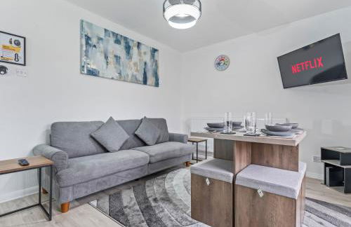 Telford Centre House with Parking, Garden, Wi-Fi - Photo 15