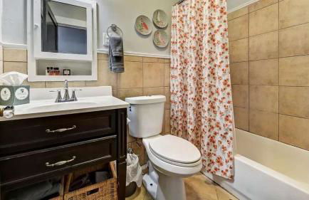 Chic Comfortable 2BR with Porch near Dilworth - Foto 14